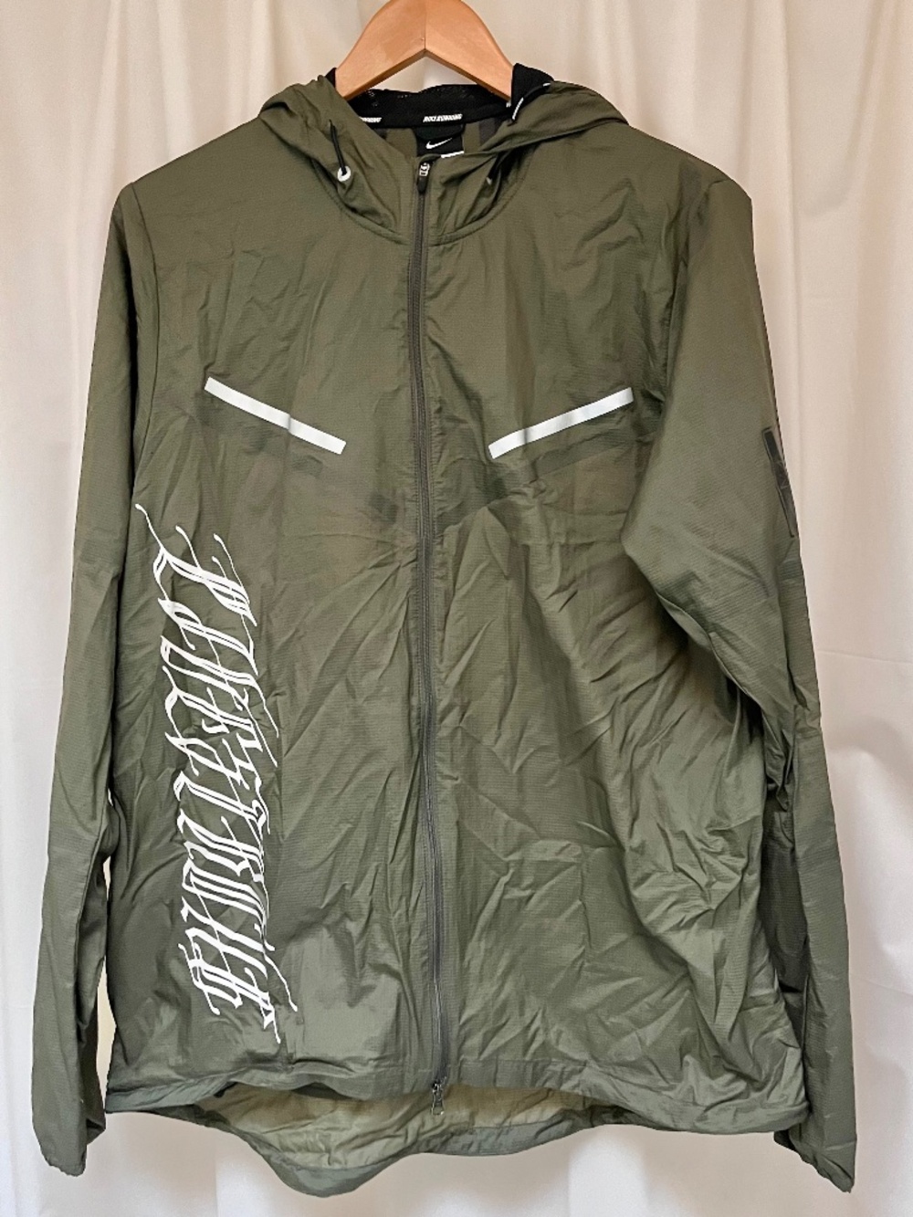 Nike Livestrong element green jacket nwot large